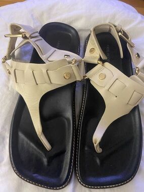 Free People Cream Suri Square Toe Sandals
CURRENT CATALOG
